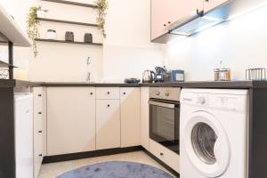 A kitchen or kitchenette at Syntagma Sweet House 2
