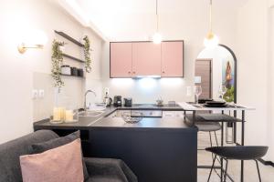 A kitchen or kitchenette at Syntagma Sweet House 2