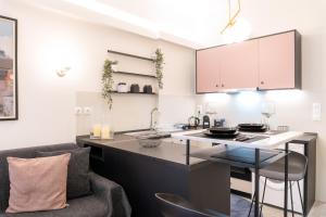 A kitchen or kitchenette at Syntagma Sweet House 2