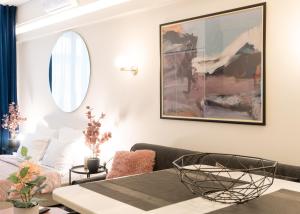 A seating area at Syntagma Sweet House 2