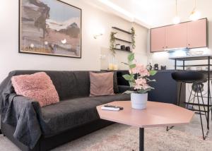 A seating area at Syntagma Sweet House 2