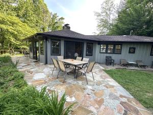 Κήπος έξω από το Smokey Vista Lodge