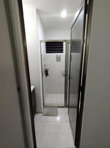 a bathroom with a shower with a glass door at Comoda Suite Privada in Cancún