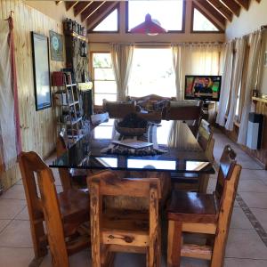 Телевизор и/или развлекательный центр в Cabañas Rincón