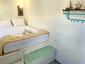 Postel nebo postele na pokoji v ubytování Calliste Nest In Kasonia, Pothia Harbour