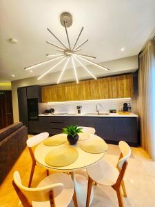 a table and chairs in a kitchen with a ceiling at Country View Retreat in Żabbar