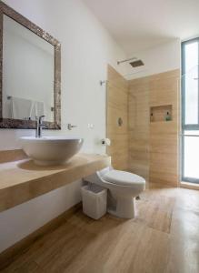 Phòng tắm tại Amira Residence Confortable 1 BR in Aldea Zama