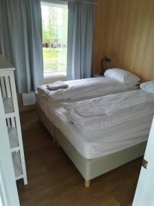 Una cama o camas en una habitación de Úthlíd Cottages