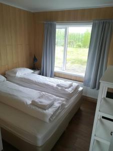 Una cama o camas en una habitación de Úthlíd Cottages