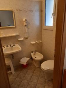 Koupelna v ubytování Hotel Serafini Misano Adriatico