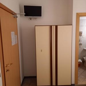 TV a/nebo společenská místnost v ubytování Hotel Serafini Misano Adriatico
