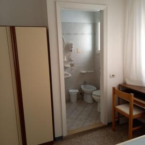 Koupelna v ubytování Hotel Serafini Misano Adriatico