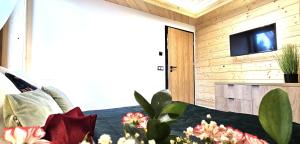 Televízia a/alebo spoločenská miestnosť v ubytovaní VIP Apartamenty VILLA GORSKI SEN