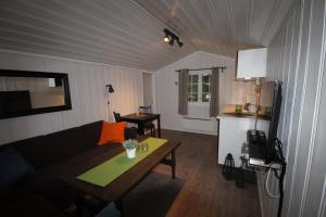 a living room with a couch and a table at Haglebu Feriesenter in Eggedal