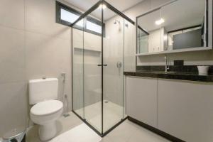 Ένα μπάνιο στο Apartamento Centro Espaçoso MJ23