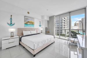 Unique 1BR Icon Brickell WaterViews-Freespa客房内的一张或多张床位