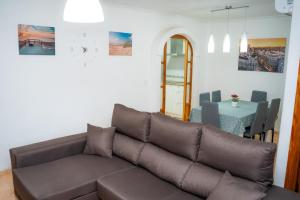 a living room with a couch and a table at Apartamento en Torrevieja in Torrevieja