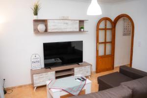 a living room with a couch and a television at Apartamento en Torrevieja in Torrevieja
