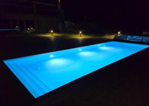 Swimmingpoolen hos eller tæt på Luksusowy Apartament Cudny Widok z Sauną - KRAS RESORT