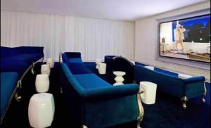 Unique 1BR Icon Brickell WaterViews-Freespa的电视和/或娱乐中心