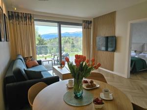 Et tv og/eller underholdning på Luksusowy Apartament Cudny Widok z Sauną - KRAS RESORT + 46 billeder