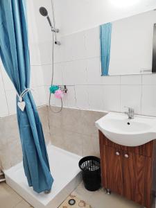 Koupelna v ubytování Old town Bucharest- Shared Apartment + 37 fotografií