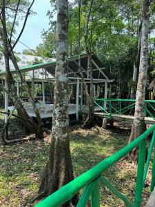 Photo de la galerie de l'établissement Cabañas Paraiso Escondido Gt, à Rio Dulce 7 autres photos