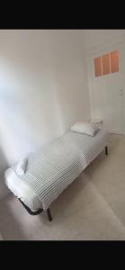 Ένα ή περισσότερα κρεβάτια σε δωμάτιο στο Brussels city center apartment