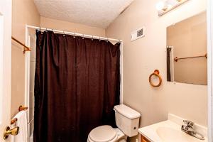 Koupelna v ubytování Black Forest Cottage + 27 fotografií