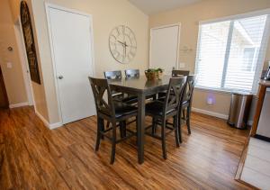 Fotografie z fotogalerie ubytování Beautiful Condo by Park Entrance v destinaci Three Rivers + 8 fotografií