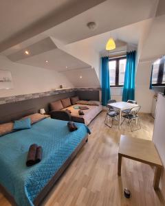 Posedenie v ubytovaní Station Apartments Katowa 11