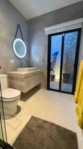 Bagno di Full 2 story Jade House