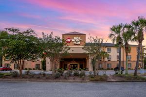 a hotel with a sign that reads best western plus at Best Western Plus Daphne in Spanish Fort