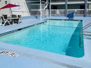 Bazén v ubytování Motel 6-Duncanville, TX - Dallas nebo v jeho okolí