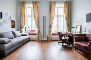 Posedenie v ubytovaní ROOMS in a Luxury designer period apartment in Old Town by presidential palace