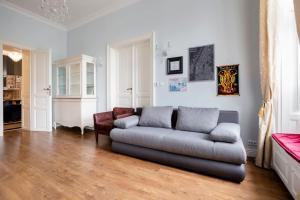 Posedenie v ubytovaní ROOMS in a Luxury designer period apartment in Old Town by presidential palace