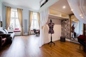 Posteľ alebo postele v izbe v ubytovaní ROOMS in a Luxury designer period apartment in Old Town by presidential palace
