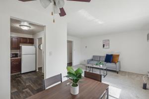 Η κουζίνα ή μικρή κουζίνα στο Midtown 3402i Cozy & Comfy I Free Parking