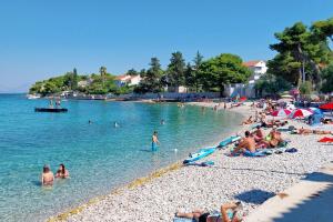 Fotografia z galérie ubytovania Apartments by the sea Sutivan, Brac - 18299 v Sutivane