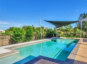 Modern Homely Townhouse with Pool Access & Free WIFI内部或周边的泳池