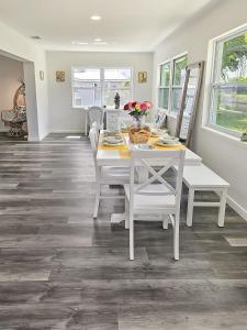 Gambar di galeri bagi Dockside Delight Waterfront Gulf Access 4 mins to Beach di Englewood +43 gambar