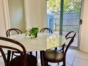 北湖Calm Hideaway - Townhouse with Pool Access & Garage的相册照片