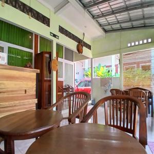 Fotografie z fotogalerie ubytování Kenewae Living Near Alun-alun Wonosari Mitra RedDoorz v destinaci Wonosari