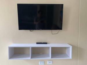 Et tv og/eller underholdning på Hermoso apartamento privado excelente ubicación + 2 billeder