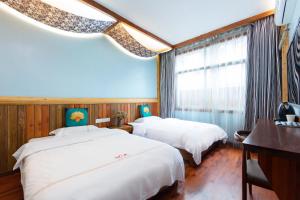 Ein Bett oder Betten in einem Zimmer der Unterkunft Breeze Alley Inn--English reception-Tourism planing