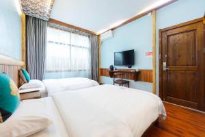 Ein Bett oder Betten in einem Zimmer der Unterkunft Breeze Alley Inn--English reception-Tourism planing