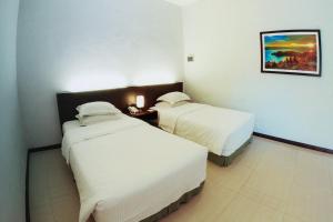 Krevet ili kreveti u jedinici u objektu The Hill Hotel & Resort Sibolangit Powered by Archipelago