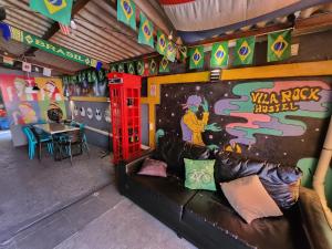 a living room with a couch and a table at Vila Rock Hostel - próximo Allianz Parque, Vila Madalena, Av Paulista, Hospital das Clínicas INCOR FMUSP in São Paulo