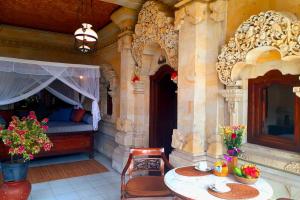 Ruang duduk di Ritika 1 BR Deluxe Garden view ZN238 +11 gambar