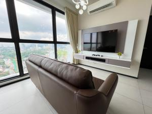 TV a/nebo společenská místnost v ubytování Cozy Urban Suites Georgetown View